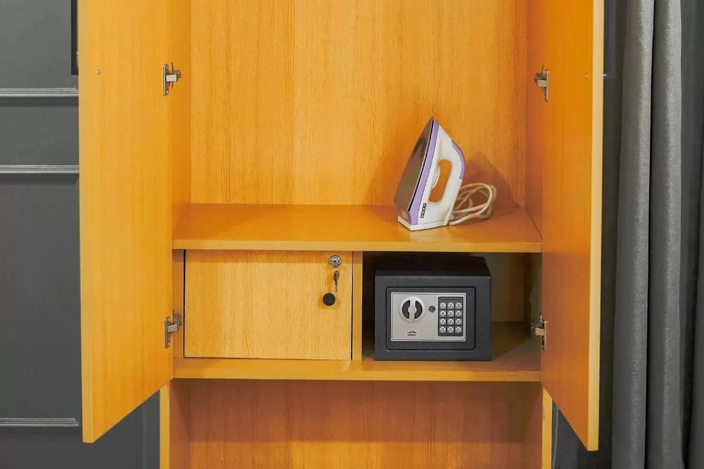 *** Hotel Saltstayz Express -Medicity Near Medanta Hospital Gurgaon India